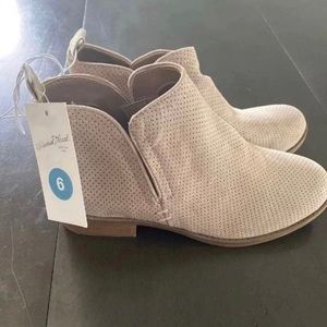Ankle booties